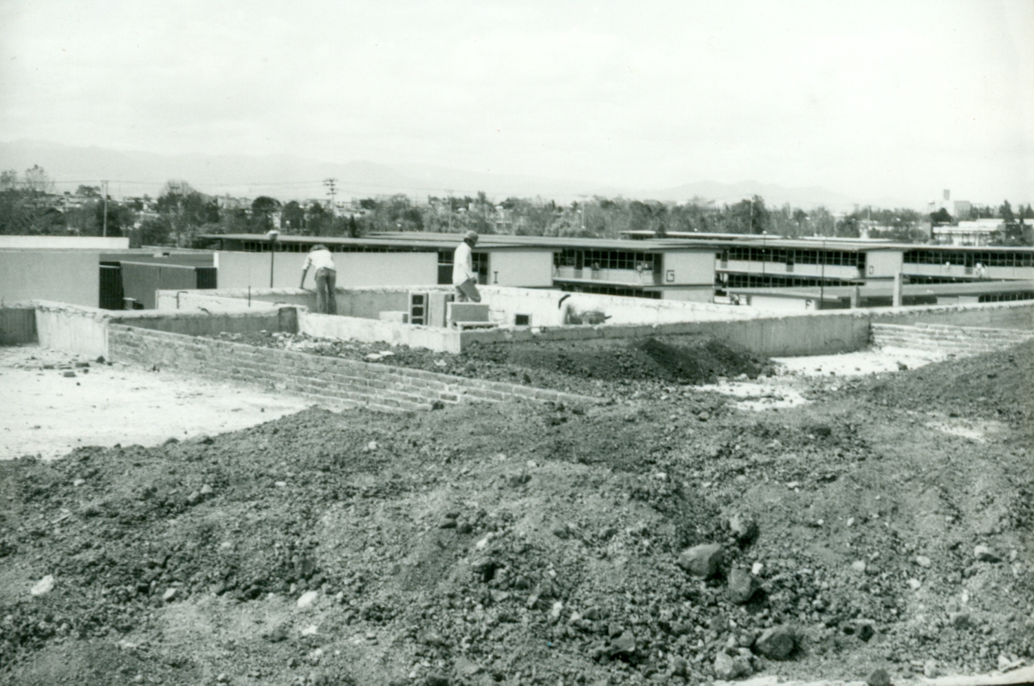 Construcción edificios Plantel Vallejo. ca. 1971